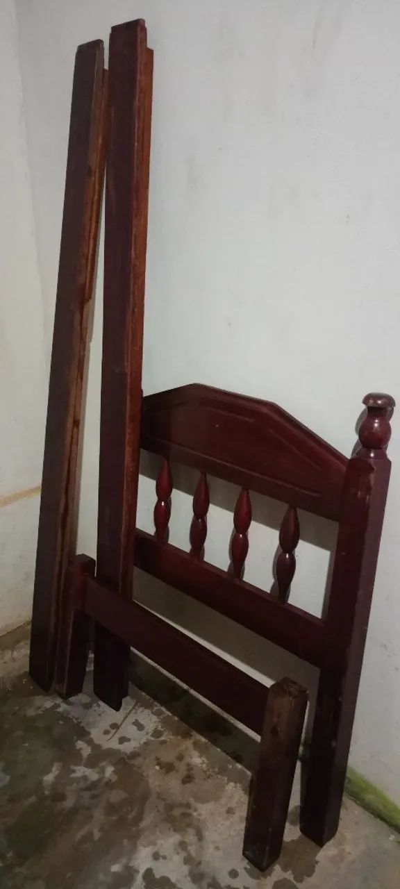 Cama de solteiro de madeira em estado razoável - Foto 4