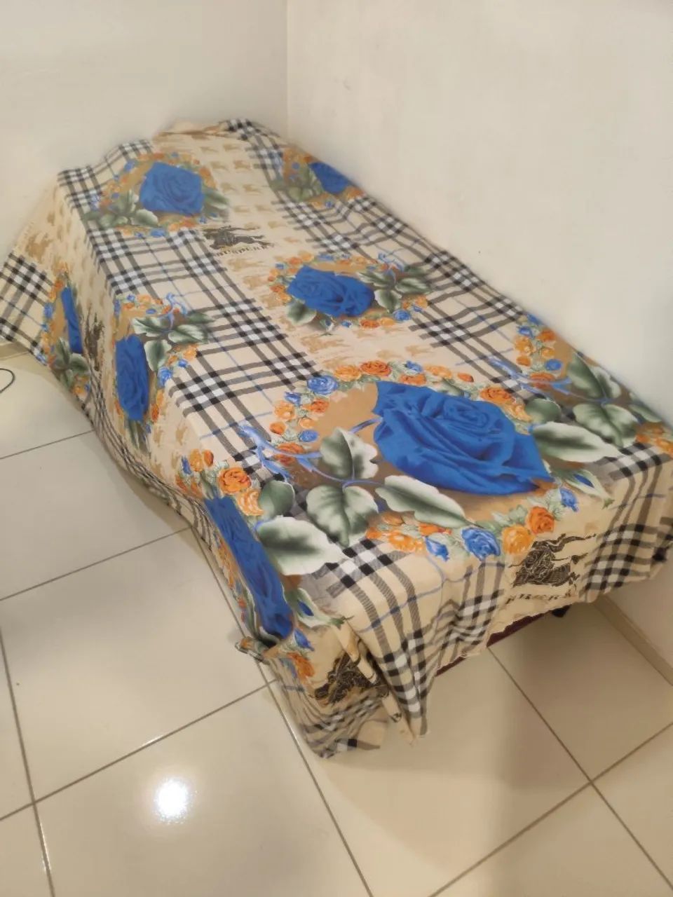 Vende-se cama de solteiro 
