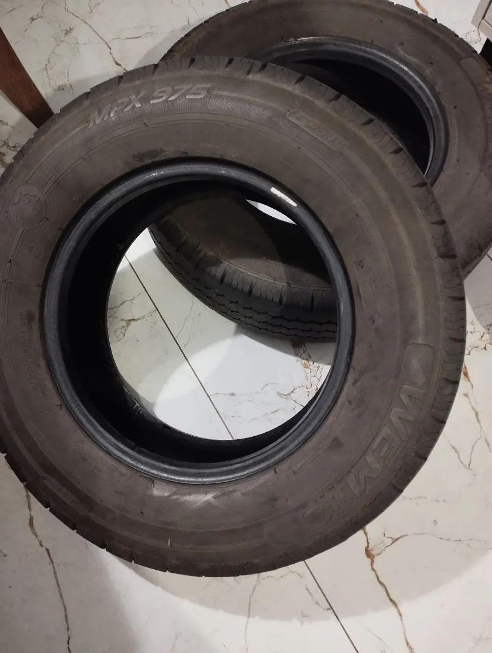 Vende 2 pneus de Kombi usado. - Foto 2