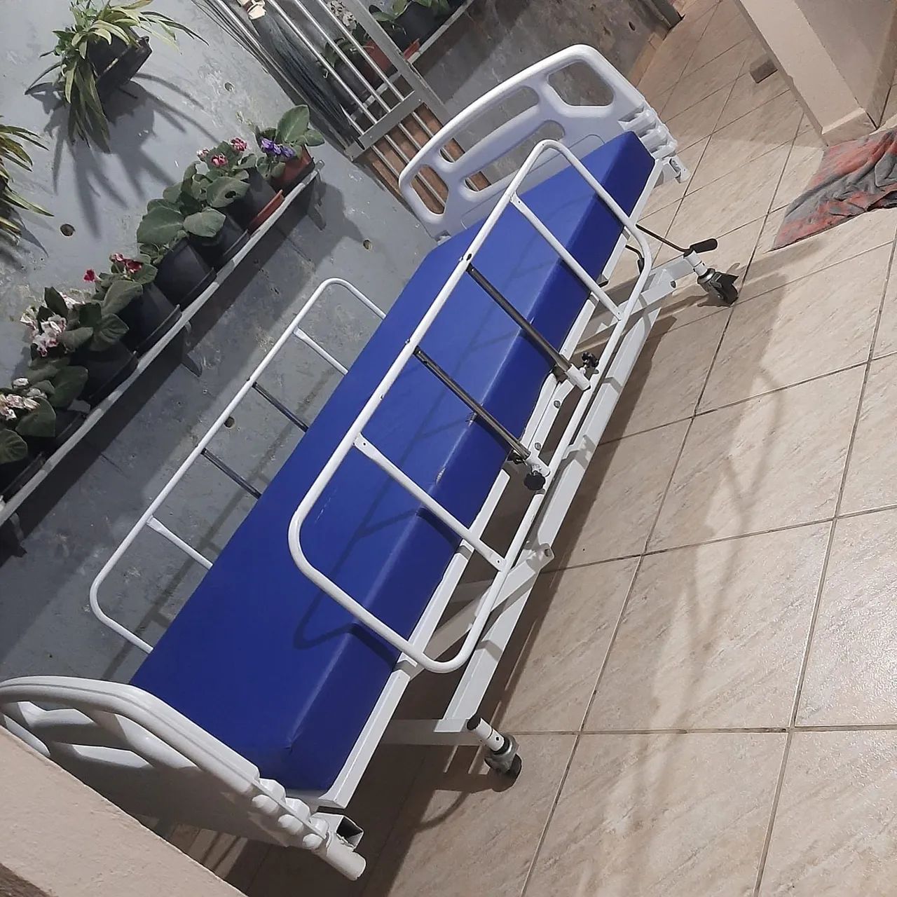 Cama hospitalar com colchão pneumático 3 ajustes  - Foto 3