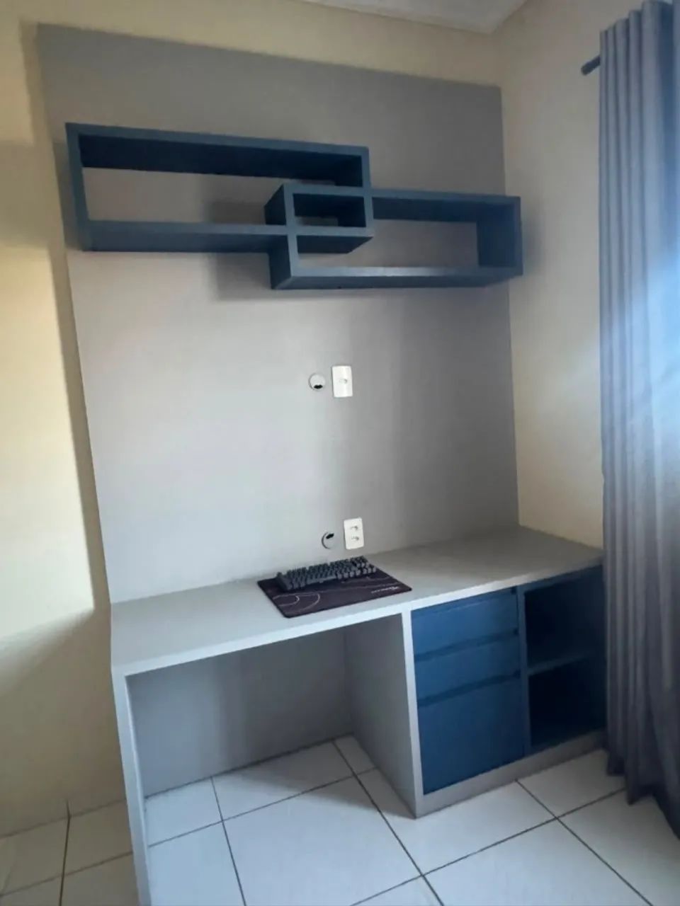 Mesa para computador com painel - Foto 2