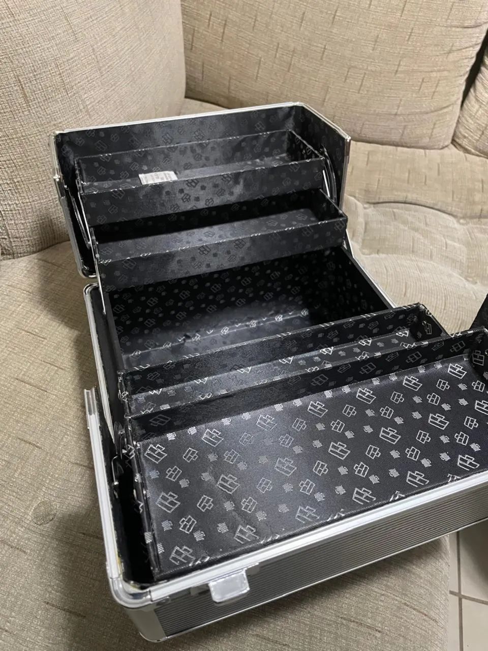 Maleta de Maquiagem CABOODLES Prata/Alumínio