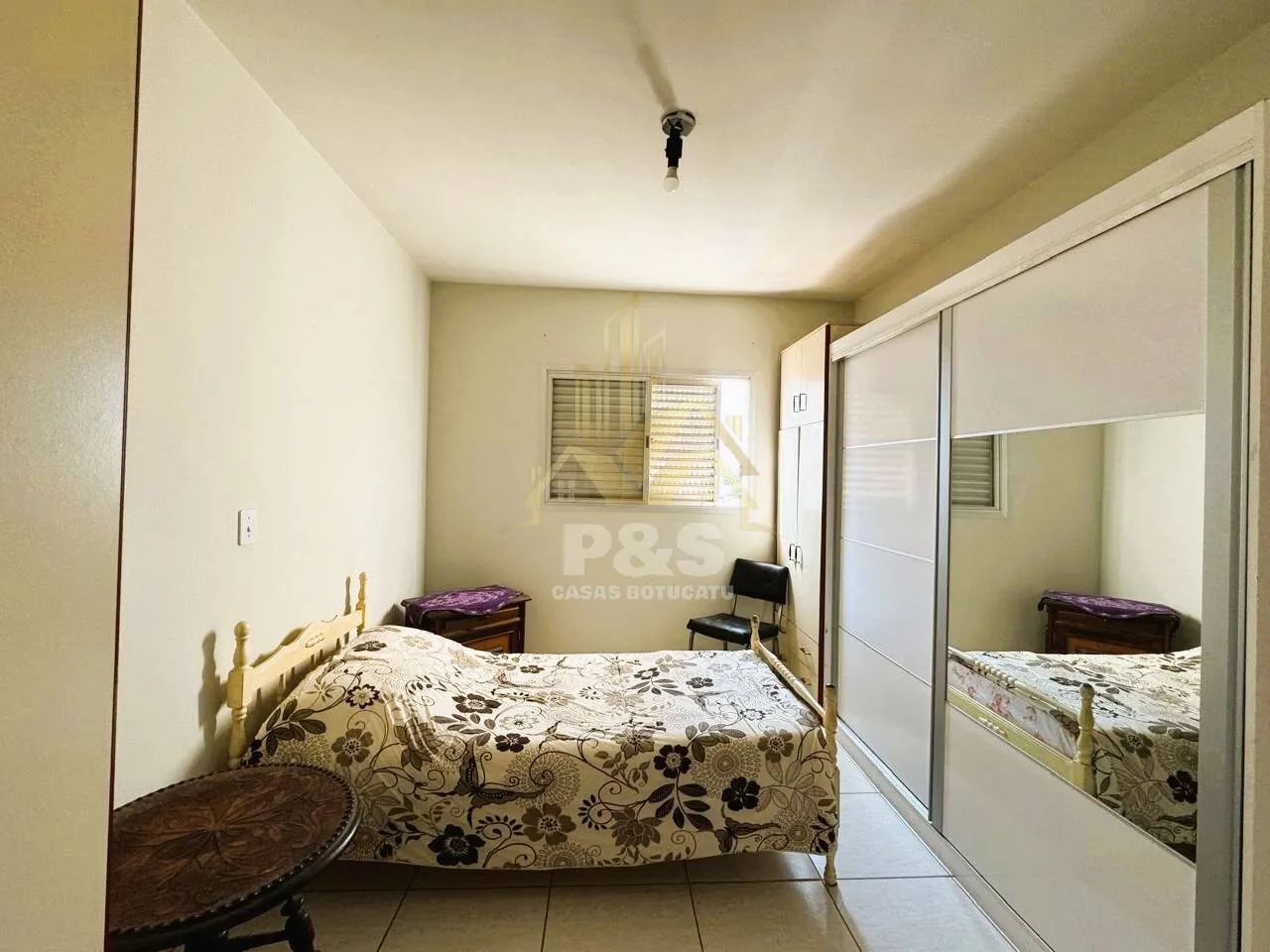 Apartamento com 102 m2, sala dois ambientes, 3 quartos e sacada no centro. - Foto 4
