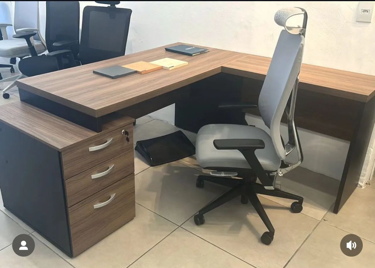 MESA PARA ESCRITORIO EM L COM GAVETEIRO LOJA IKONOFFICE  - Foto 2