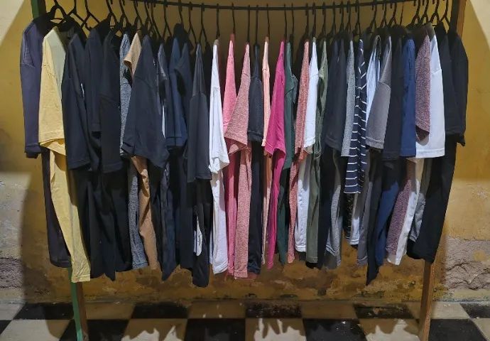  ROUPAS PRA BRECHÓ LOTES COM 155 PEÇAS  - Foto 2