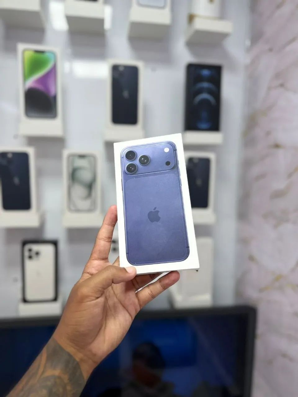 IPHONE 17 PRO MAX  256GB AZUL<br>R$ 8.599,00 TOP