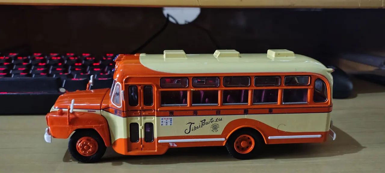 Miniaturas de ônibus escala 1/43
