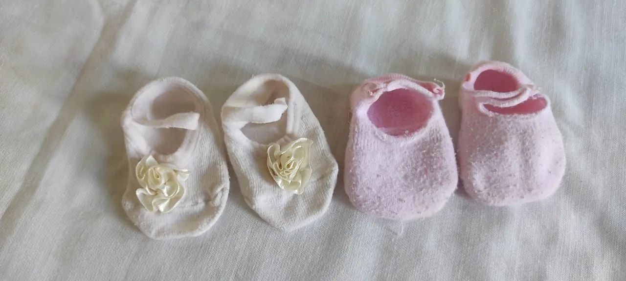 1 meia bebê grossa nunca usada + 9 meias semi novas - Foto 4