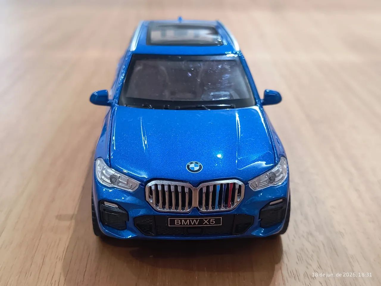 BMW X5 Escala 1:32 Carro de ferro - Foto 4