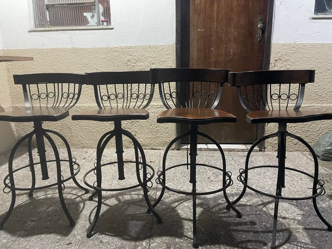 VENDO CADEIRAS RÚSTICAS 