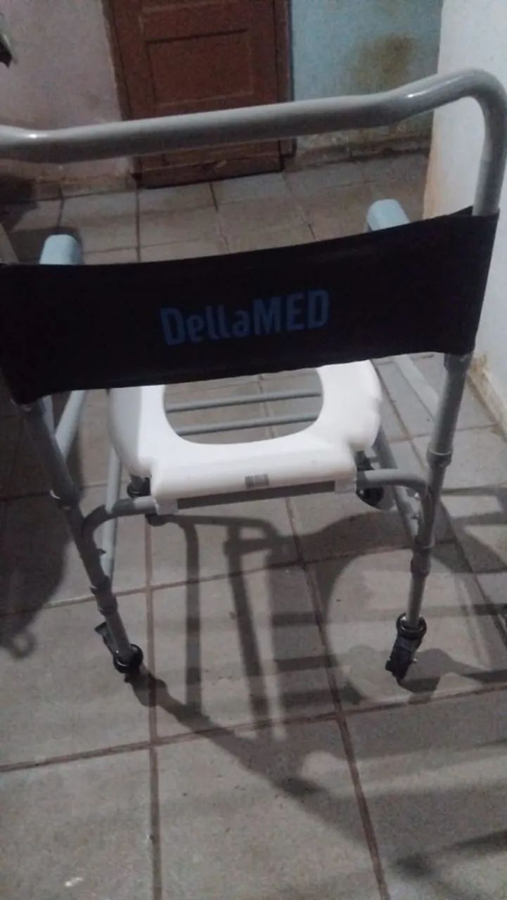 Cadeira de roda de banho  - Foto 2