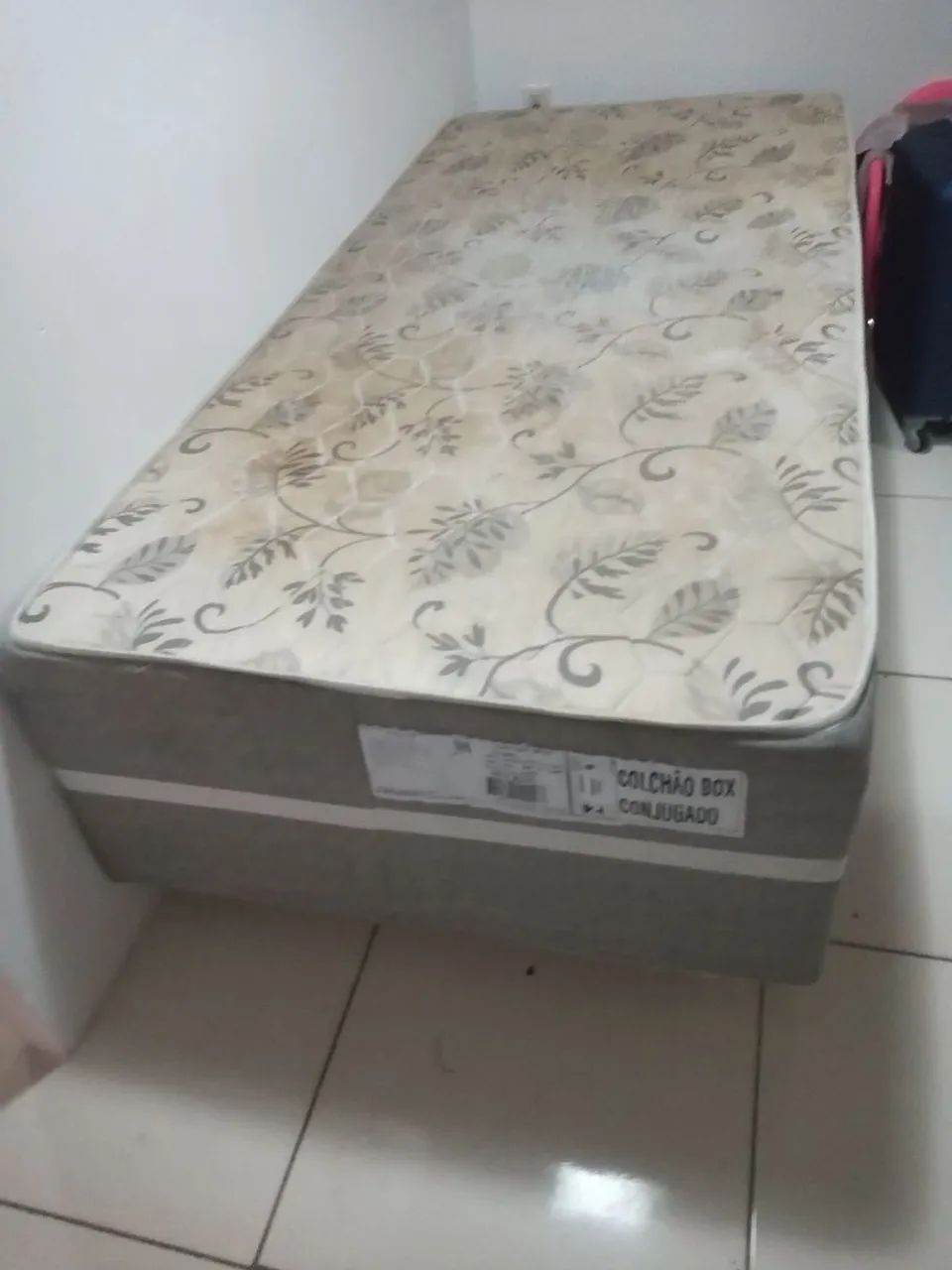 Vendo essas duas camas box solteiro. 