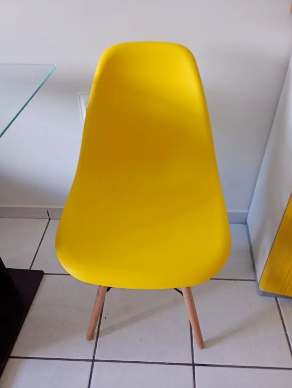 Mesa de vidro com duas cadeiras Eiffel - Foto 2