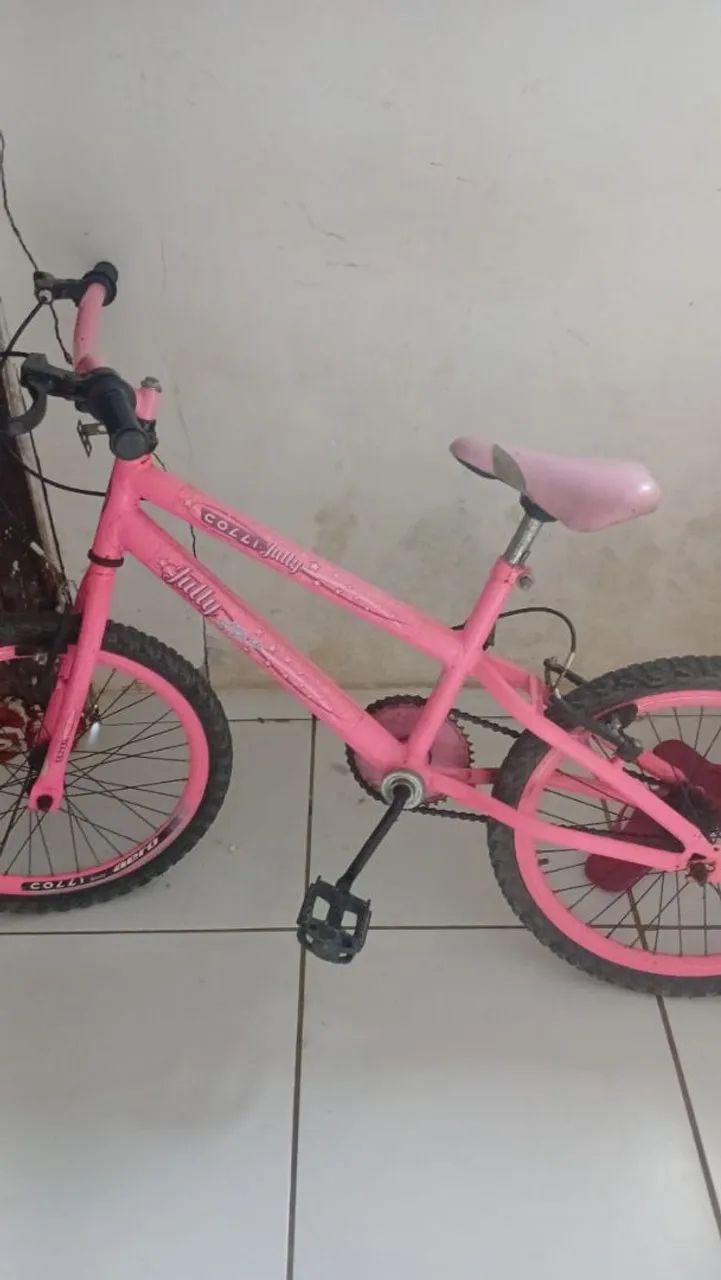 Bicicleta infantil na cor rosa