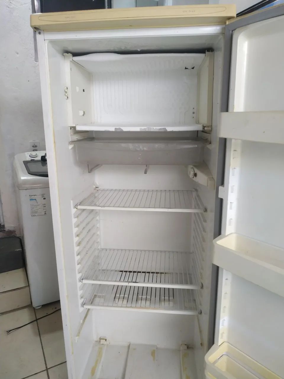 Geladeira CCE 320 Litros  - Foto 3