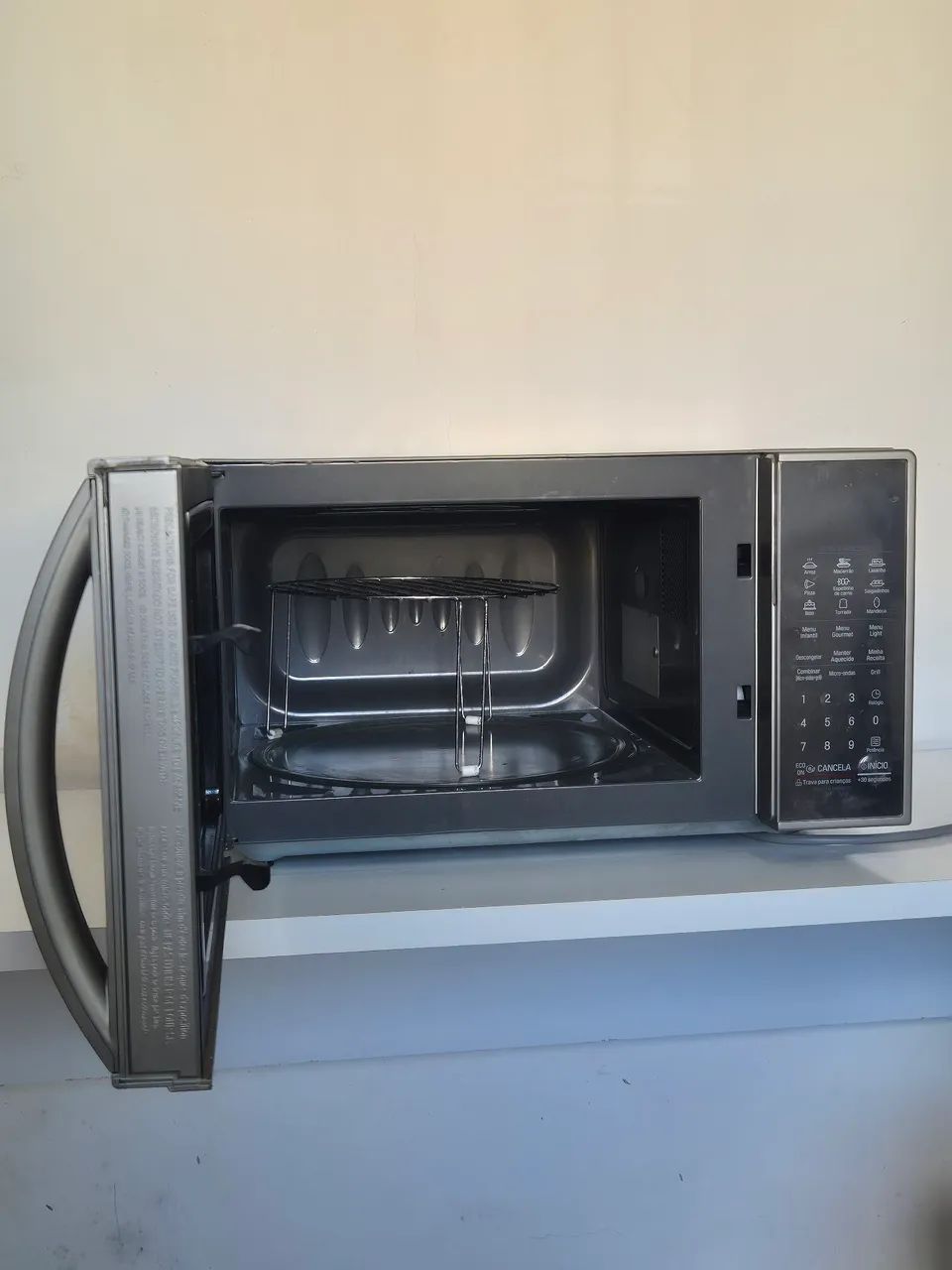 Micro-ondas LG 17L espelhado cinza  - Foto 2