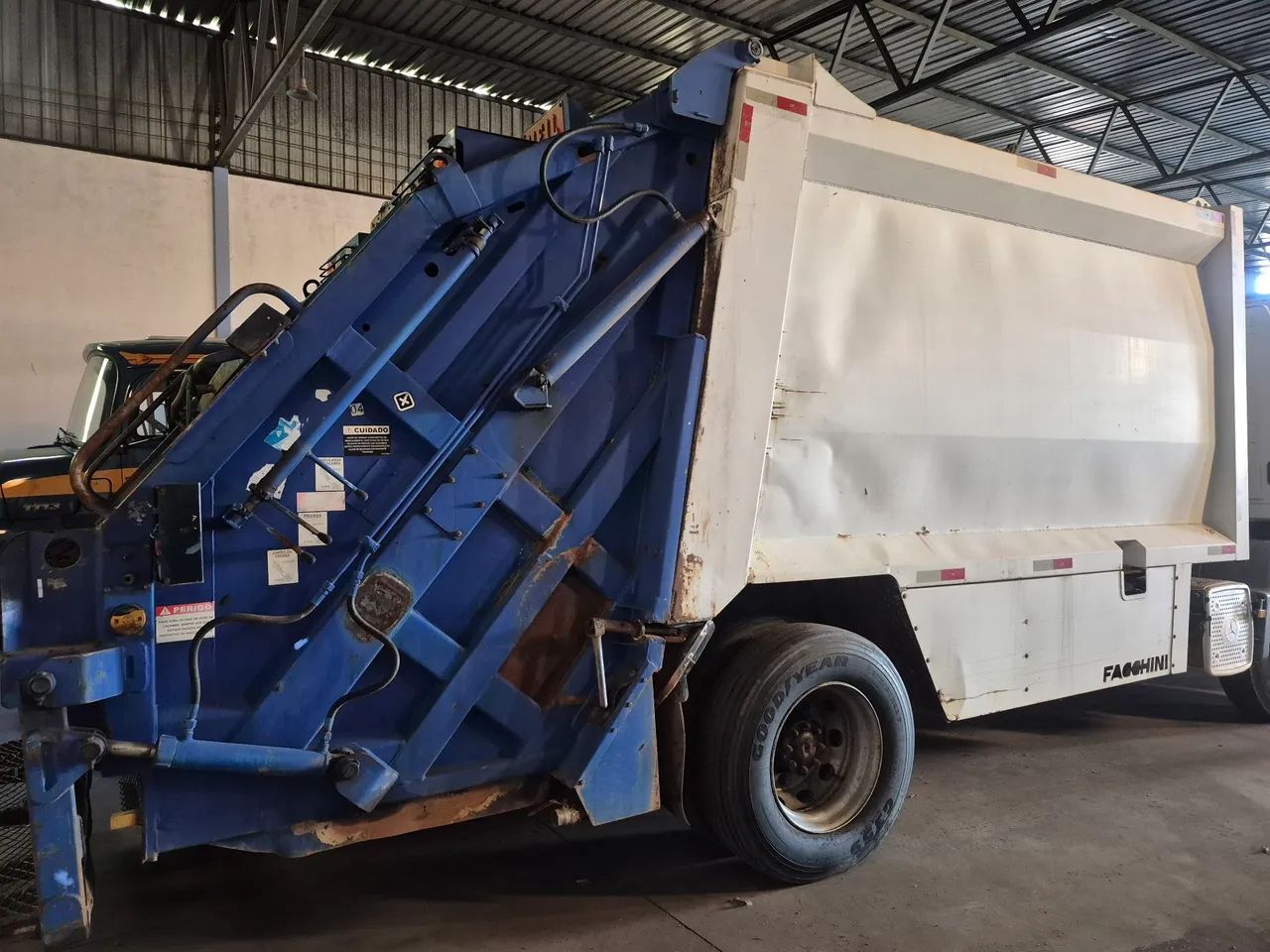 Compactador de Lixo, várias unidades 