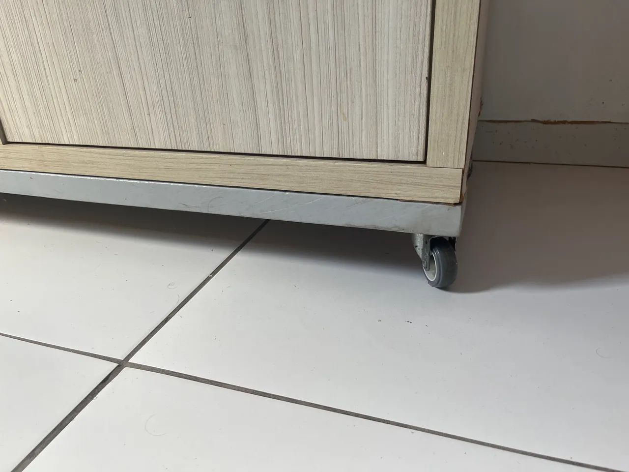 Rack em perfeito estado com rodas - Foto 2