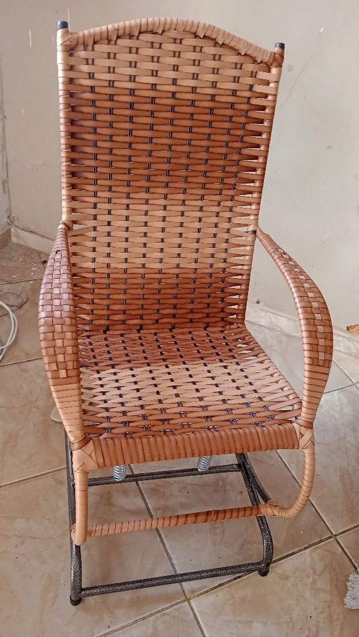 Vendo cadeira de balanço nova zap 9- *