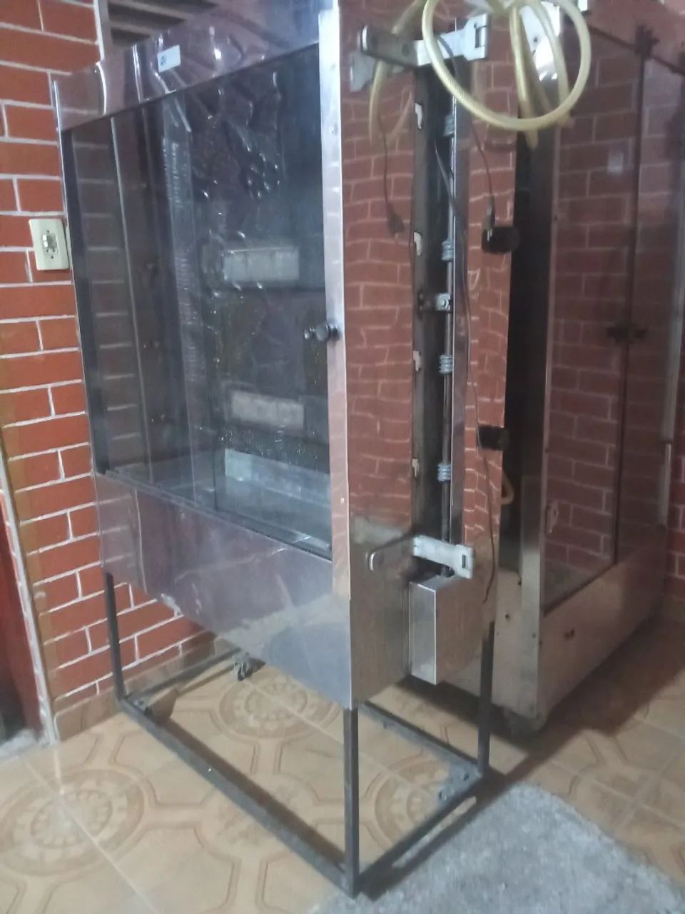 Máquina de assar frango 