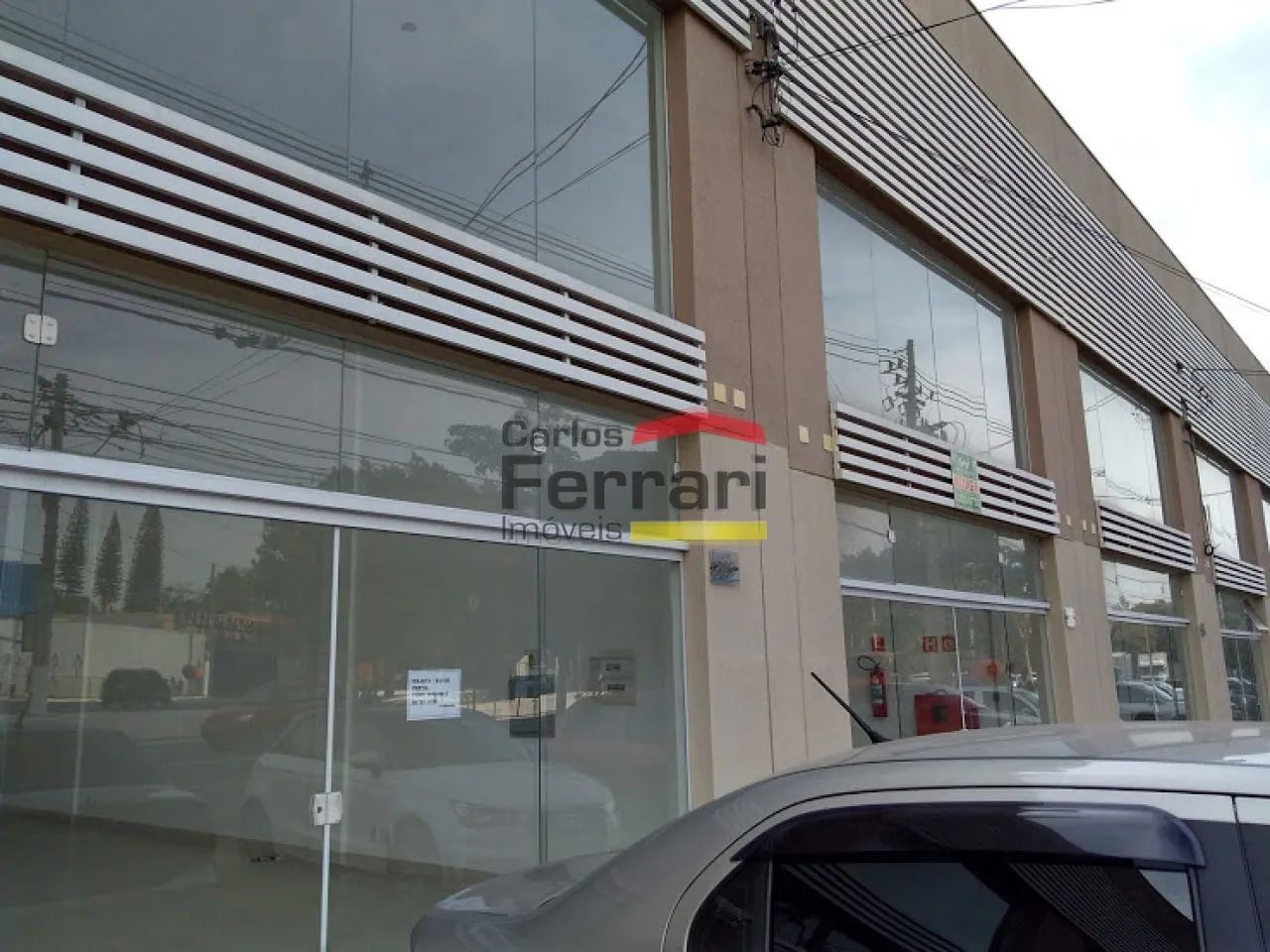Salão com 100m² para locação no Jacanã.