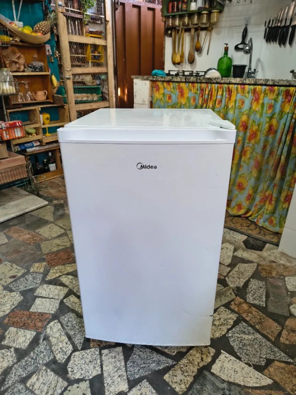 Frigobar Midea 93 litros 