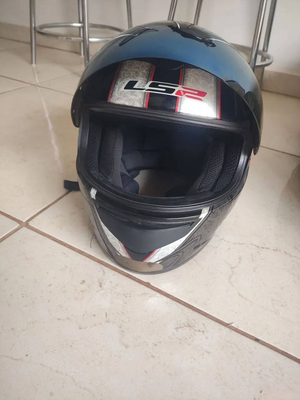 Capacete ls2 número 60 com vizeira camaleão  - Foto 2