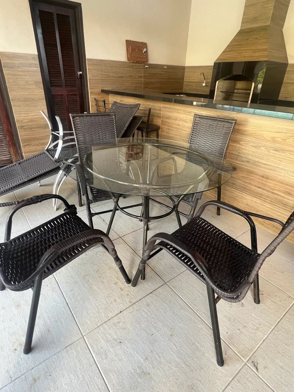 Mesa de vidro com 4 cadeiras