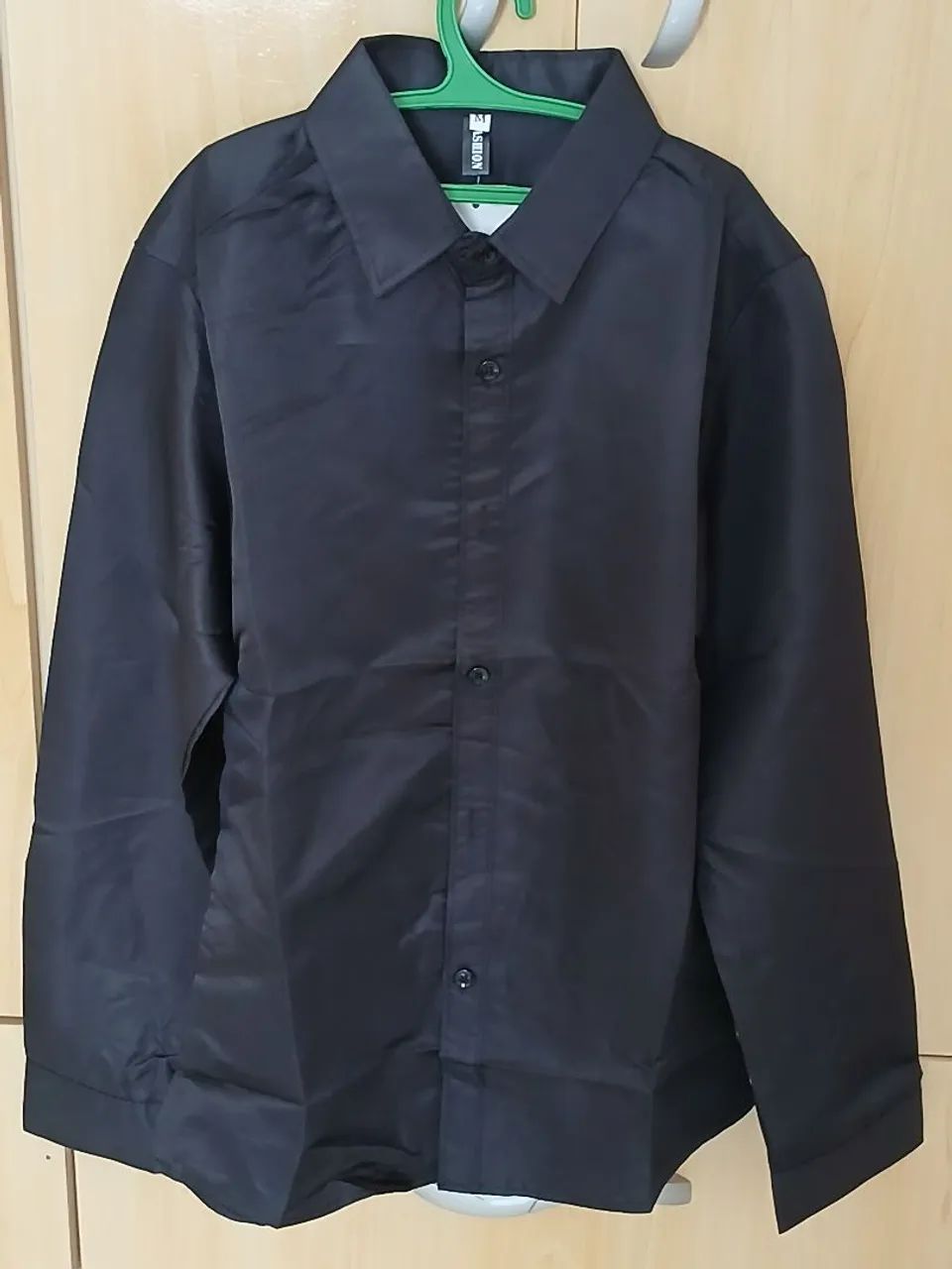 Camisa social preta ,nova sem uso, tamanho infantil 