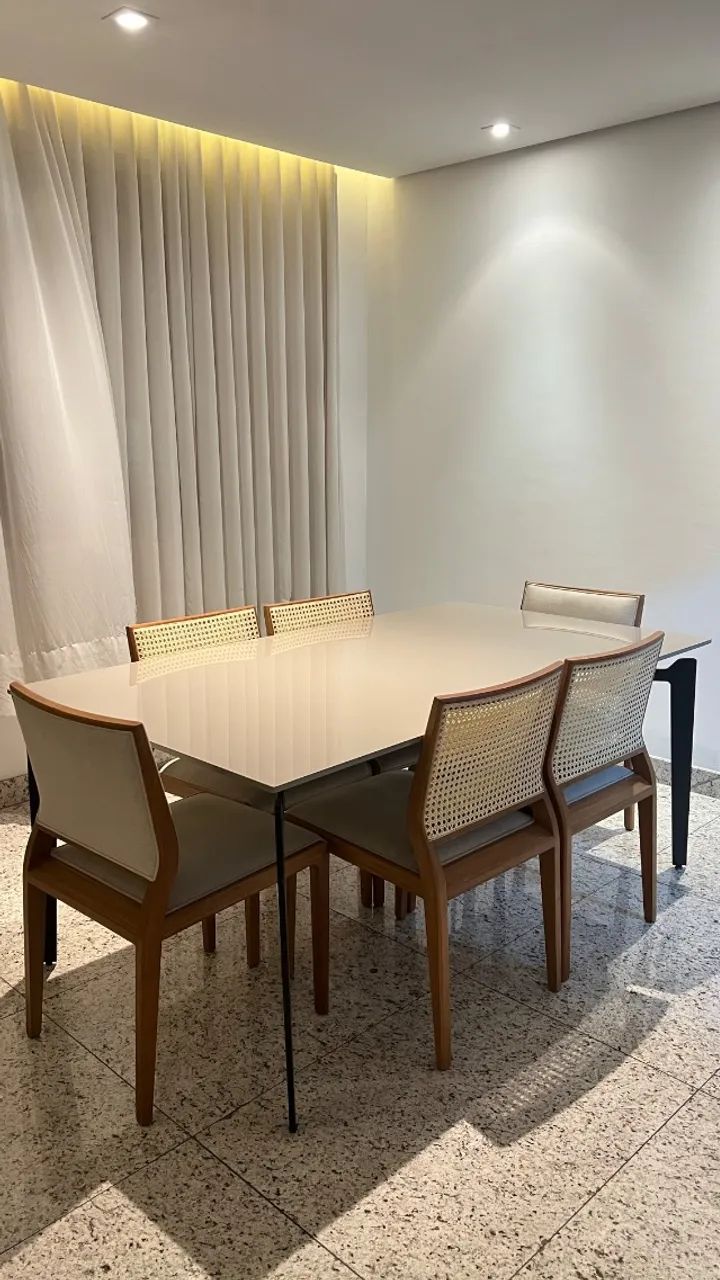 Mesa de jantar prima linea com 6 cadeiras 