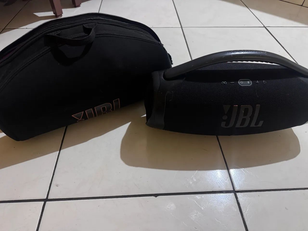 Jbl bombox 3 - acessórios originais e com caixa e case.