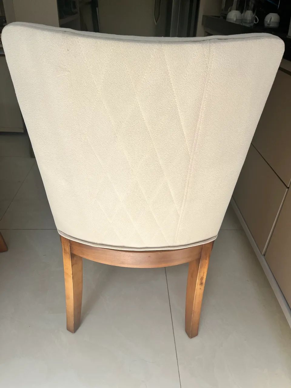 Conjunto Mesa de jantar em madeira de lei e 6 cadeiras - Foto 3