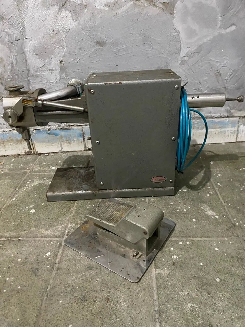 Máquina enchedora pneumática