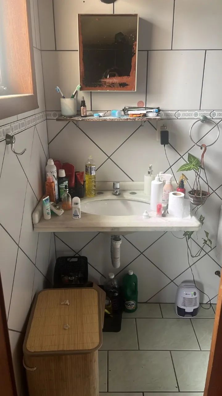 Quarto amplo com sacada e banheiro privativo em casa grande no Itacorubi! - Foto 3