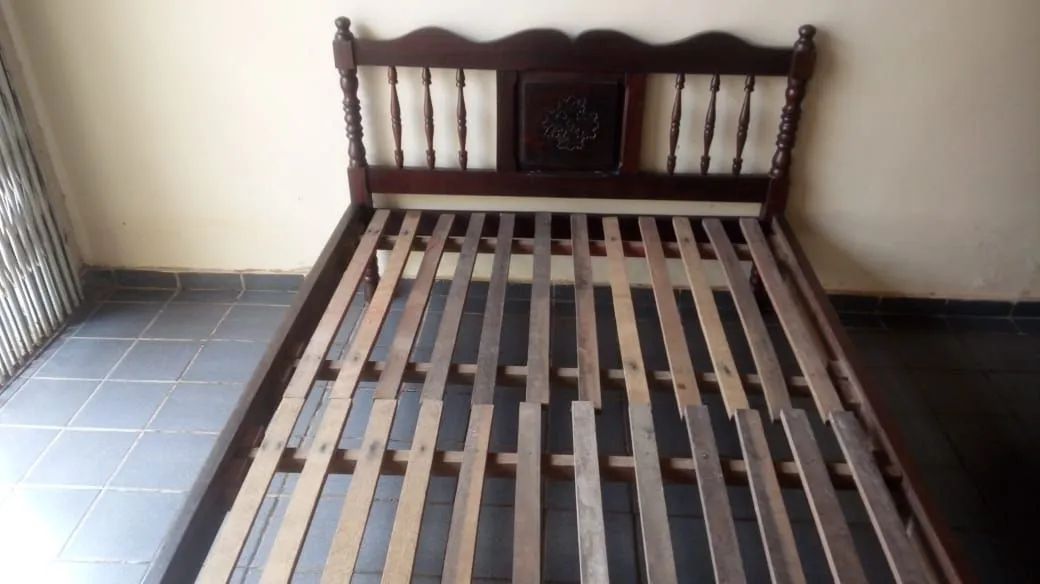 Cama de casal sem colchão - Foto 2