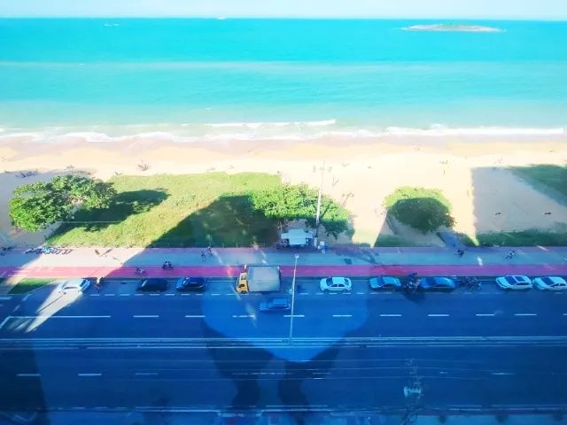 Frente Mar, Mobiliado e com 2 quartos - Foto 3