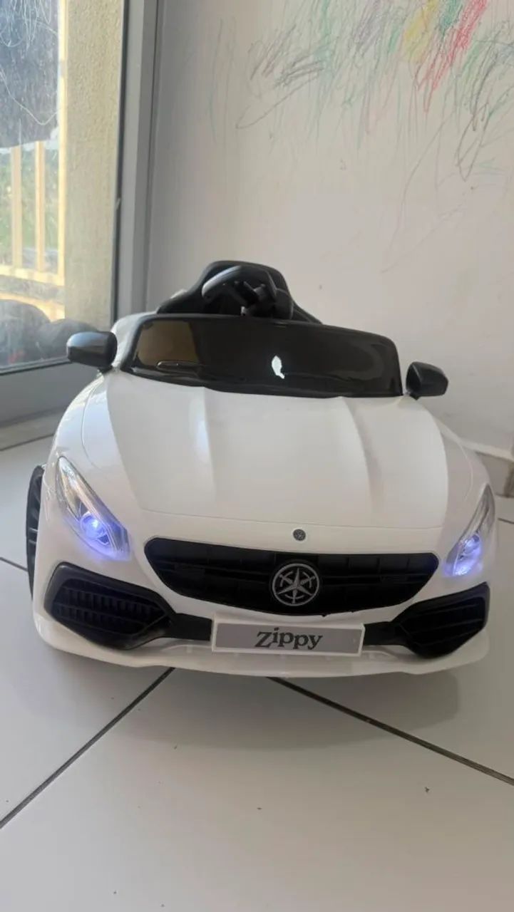 Carro infantil elétrico
