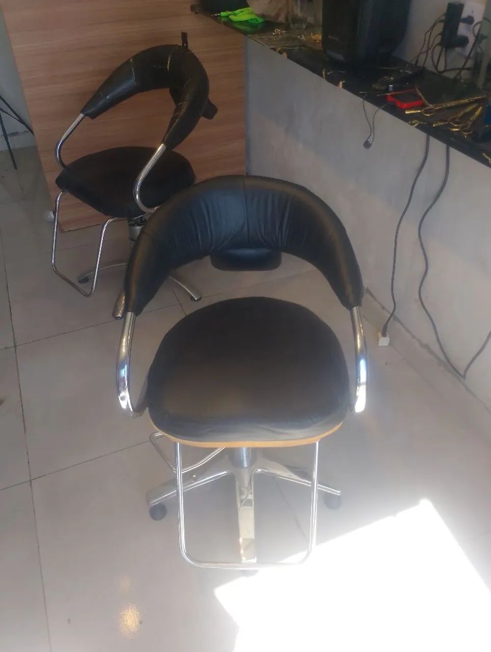 Vende cadeira de barbearia ,e salão 