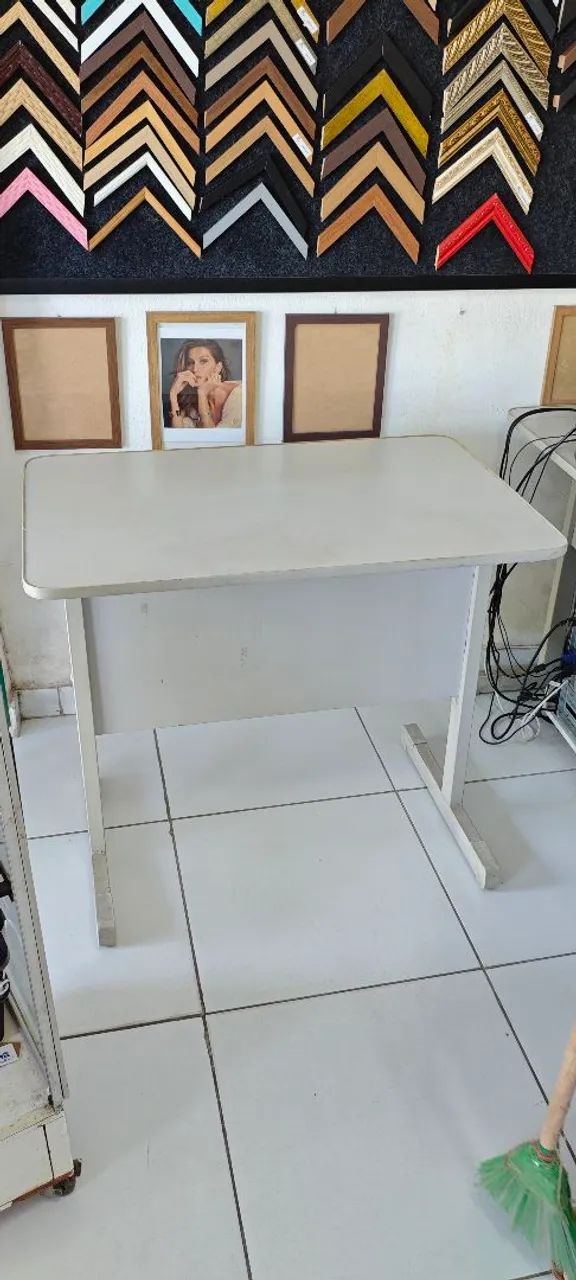 Mesa escritório com gaveta