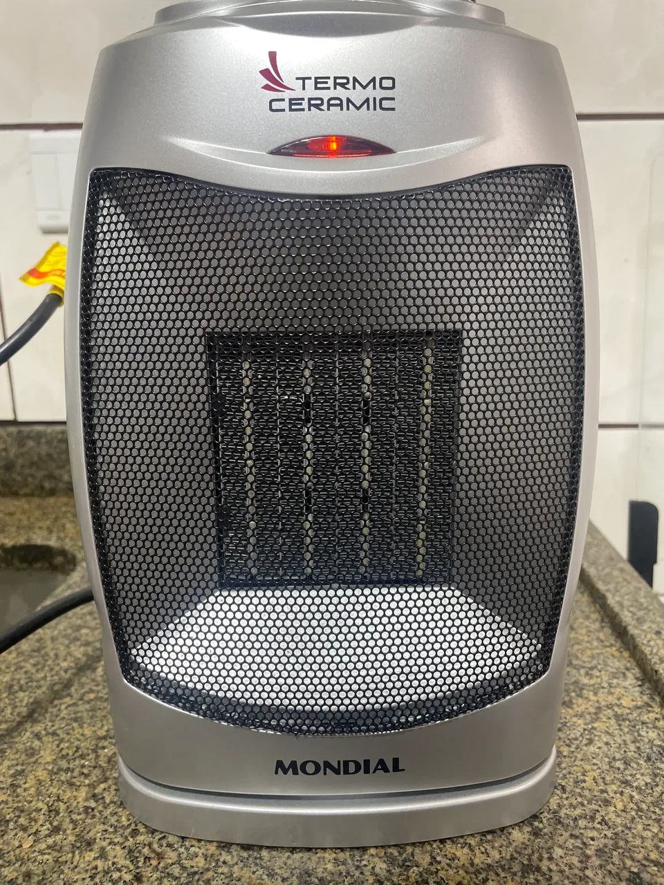Aquecedor Mondial Termo Ceramic A-05, bem conservado e funcionando perfeitamente. - Foto 2