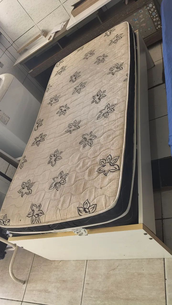 Cama de solteiro de madeira com colchão - Foto 2