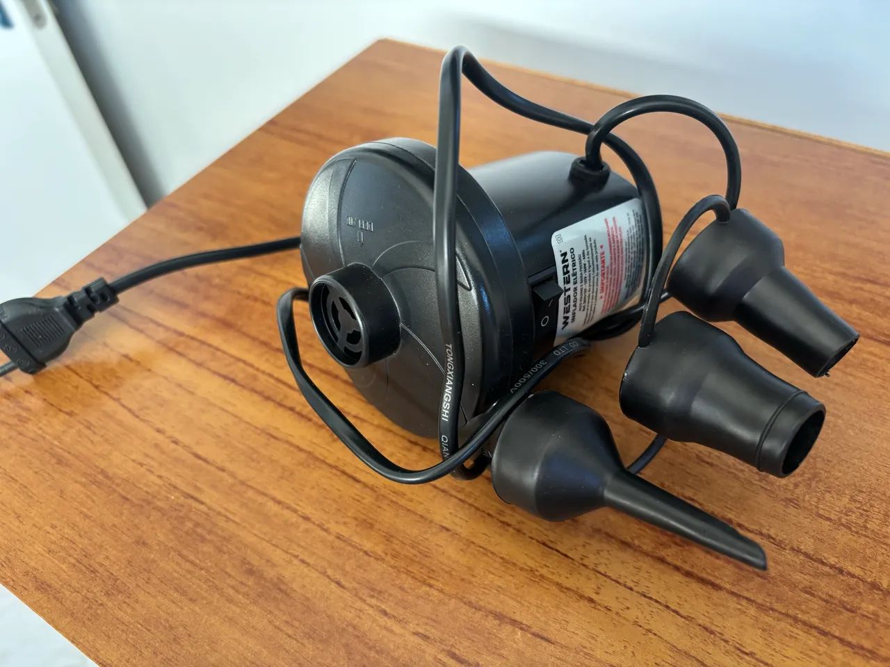 Bomba elétrica, ideal para colchões e barracas 