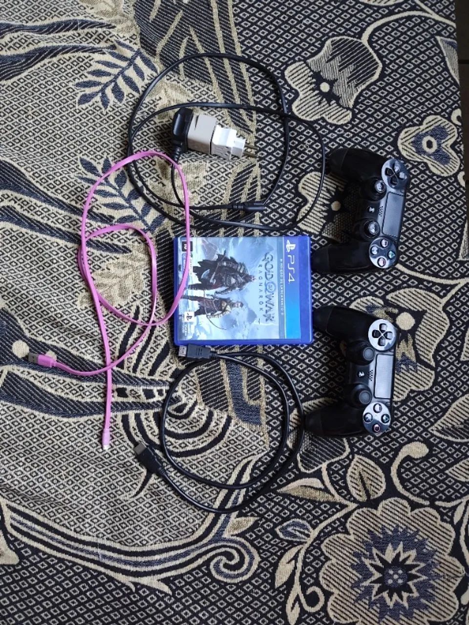 PS4 + 2 controles + 2 jogos - Foto 5