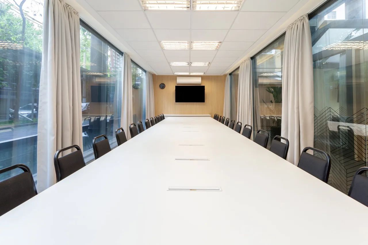 Espaço de escritório lindamente projetado para 10 pessoas em Spaces Spaces, Berrini