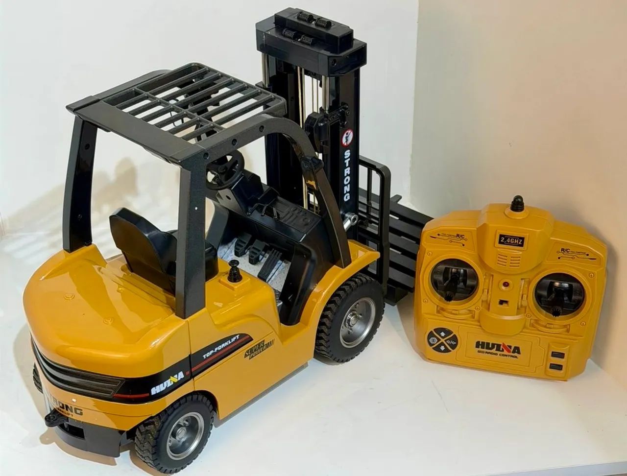Huina modelo 1577 empilhadeira escala 1/14 - Foto 3
