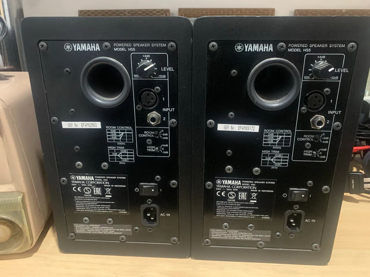 Par de Monitores HS5 (Yamaha)