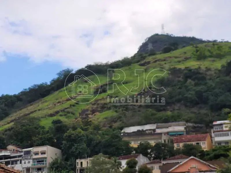 Bela residência com piscina em local nobre - Foto 2