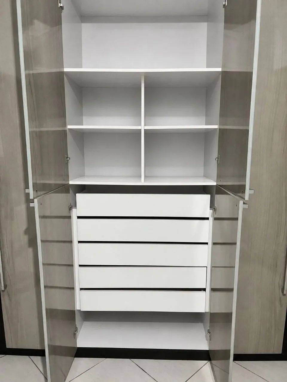 Vendo Guarda Roupas de 6 Portas - Foto 5