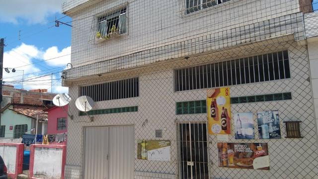 Vende-se um Prédio com 3 Casas - Foto 2