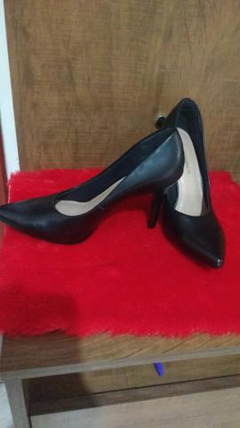 Scarpin Constance N.35 Couro